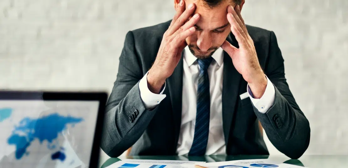 guy stressed over dropshipping cons