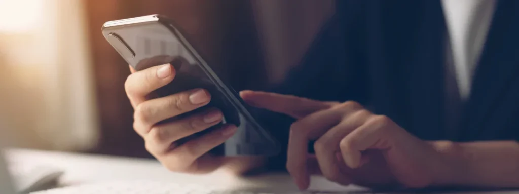person buying an item on their phone on thanks to mobile optimization